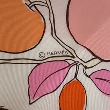 将图像加载到图库查看器中,HERMES Carre Le Pommier Sellier Size 90 White/Blue Gacier/Apricot Silk100%