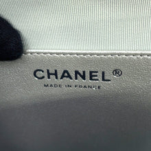 Load image into Gallery viewer, CHANEL Matelasse Heart Shape ChainShoulder Bag SilverAS5764-B21928-NF635 MetalicLambskin