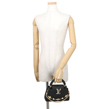 Load image into Gallery viewer, LOUIS VUITTON Capucines EW NoirM29443 Taurillon Leather Size MINI