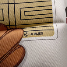 将图像加载到图库查看器中,HERMES Carre Gloves Wristwatch Size 90 Blanc Casse/Etoupe/RougeH Silk100%