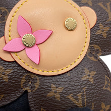 将图像加载到图库查看器中,LOUIS VUITTON Bag Charm・Vivienne BrownM03818 Monogram