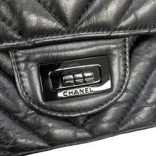 将图像加载到图库查看器中,CHANEL 2.55 Chevron Chain Shoulder Bag BlackA37586 Aged Calf Leather Size 25