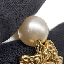Load image into Gallery viewer, CHANEL Faux Pearl Choker Pearl White/Gold Faux Pearl Metal