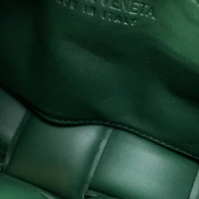将图像加载到图库查看器中,Bottega Veneta Padded Maxi Intrecciato Chain Cassette rain tree631421VBWZ03035 Leather