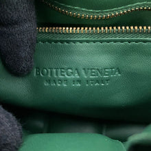 将图像加载到图库查看器中,Bottega Veneta Padded Maxi Intrecciato Chain Cassette rain tree631421VBWZ03035 Leather