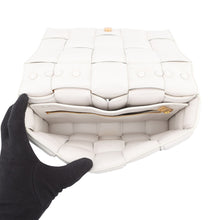 将图像加载到图库查看器中,Bottega Veneta Cassette ChainShoulder Bag White631421 Leather