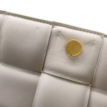 将图像加载到图库查看器中,Bottega Veneta Cassette ChainShoulder Bag White631421 Leather