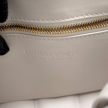 将图像加载到图库查看器中,Bottega Veneta Cassette ChainShoulder Bag White631421 Leather