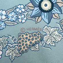 将图像加载到图库查看器中,HERMES Carre Bride de Gala en Fleur Size 90 White/Blue Gacier/Green Silk100%