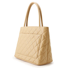 将图像加载到图库查看器中,CHANEL Matelasse Medallion Tote BeigeA01804 Caviar Leather