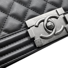 将图像加载到图库查看器中,CHANEL Boy Chanel BlackA92193 Lambskin Size Large