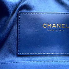 将图像加载到图库查看器中,CHANEL CHANEL25 ChainShoulder Bag BlueAS5631-B23556-U7740 Washed Denim Size Mini