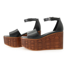 Load image into Gallery viewer, HERMES Illusion 35 Black Leather Size 35