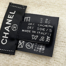 将图像加载到图库查看器中,CHANEL CC Logo knit cap White Cashmere80% Silk20%