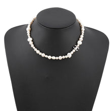 将图像加载到图库查看器中,CHANEL CC Logo Pearl NecklaceABH495 Metal Faux Pearl
