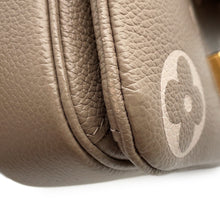 将图像加载到图库查看器中,LOUIS VUITTON Pochette Metis EW TourterelleGray/CreamM23081 Monogram Empreinte Leather