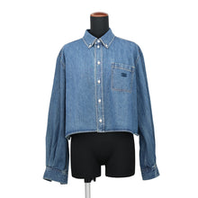 Load image into Gallery viewer, CELINE Cropped shirt with Triomphe Embroidery Size M Union Ocean Wash2T187459N.07UO Cotton100%