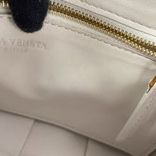 Load image into Gallery viewer, Bottega Veneta Cassette Maxi INTRECCIATO Shoulder Bag White730848VMAY19009 Lambskin Size Small