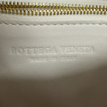 Load image into Gallery viewer, Bottega Veneta Cassette Maxi INTRECCIATO Shoulder Bag White730848VMAY19009 Lambskin Size Small