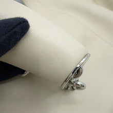 Load image into Gallery viewer, LOEWE Squeeze IvoryA914NCHX01 Melonapalam Size Small
