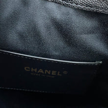 Load image into Gallery viewer, CHANEL CHANEL25 BlackAS5293-B20304-94305 Caviar Leather Size Small