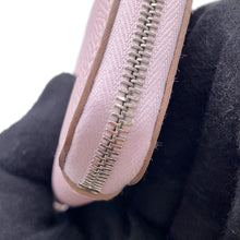 Load image into Gallery viewer, HERMES Silk in compact Mauve Sylvestre Epsom