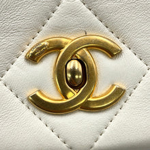 Load image into Gallery viewer, CHANEL Matelasse ChainShoulder Bag WhiteAS4451-B14393-10601 Lambskin