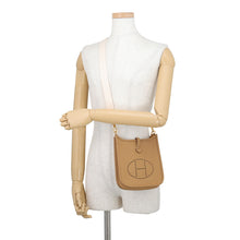 Load image into Gallery viewer, HERMES Evelyne Amazon Short Biscuit / Nata Taurillon Clemence Size TPM