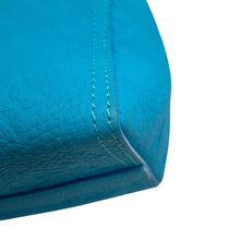 将图像加载到图库查看器中,LOUIS VUITTON Triangle Messenger - Limited Edition, Osaka Midosuji Store, 2020 Turquoise/NoirM55925 Monogram・Taurillon