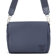 Load image into Gallery viewer, LOUIS VUITTON takeoff messenger NavyM23709 Grain Leather