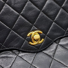 将图像加载到图库查看器中,CHANEL Matelasse ChainShoulder Bag Black Lambskin Size 25