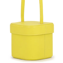将图像加载到图库查看器中,CELINE Cuil Triomphe Box Shoulder Yellow199263DU3 Leather Size Small