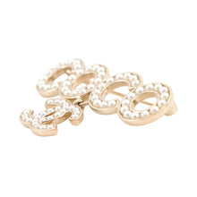 Load image into Gallery viewer, CHANEL Brooch CC Logo Faux PearlAB5646 Metal Faux Pearl
