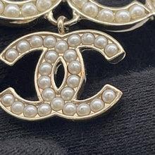Load image into Gallery viewer, CHANEL Brooch CC Logo Faux PearlAB5646 Metal Faux Pearl