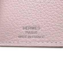 Load image into Gallery viewer, HERMES RMS Passport Case mauve pail Evercolor