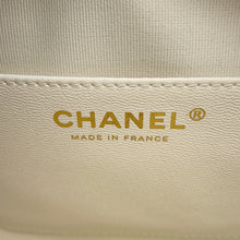 Load image into Gallery viewer, CHANEL Matelasse Heart Shape Chain Shoulder WhiteAS3191 Lambskin