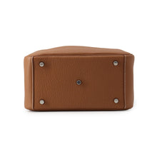 Load image into Gallery viewer, HERMES Lindy Gold Taurillon Clemence Size 26