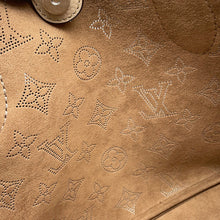 Load image into Gallery viewer, LOUIS VUITTON Blossom GaletM21849 Monogram Mahina Size PM