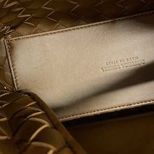 Load image into Gallery viewer, Bottega Veneta INTRECCIATO Andiamo Notchyola766014VCPP12808 Lambskin Size Small