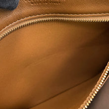 Load image into Gallery viewer, Bottega Veneta INTRECCIATO Andiamo Notchyola766014VCPP12808 Lambskin Size Small