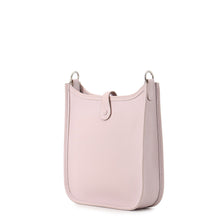 Load image into Gallery viewer, HERMES Evelyne Short mauve pail Taurillon Clemence Size TPM