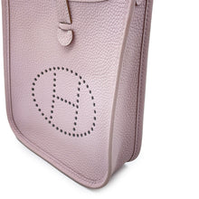 Load image into Gallery viewer, HERMES Evelyne Short mauve pail Taurillon Clemence Size TPM