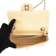 将图像加载到图库查看器中,CHANEL Mini Matelasse Single Flap Single Chain Shoulder Bag BeigeA69900 Caviar Leather Size 20