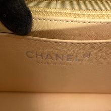将图像加载到图库查看器中,CHANEL Mini Matelasse Single Flap Single Chain Shoulder Bag BeigeA69900 Caviar Leather Size 20