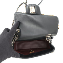 将图像加载到图库查看器中,CHANEL Mini Matelasse Single Flap Chain Shoulder Bag Black Lambskin Faux Pearl Size 17