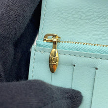 将图像加载到图库查看器中,LOUIS VUITTON LV Vertical Wallet Compact GaletM82198 Taurillon Leather