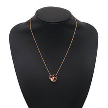 将图像加载到图库查看器中,Van Cleef & Arpels Lucky Spring Pendant Open Wing Ladybug Onyx/CarnelianVCARP9X000 18K Pink Gold