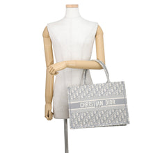 将图像加载到图库查看器中,Dior Oblique Book Tote Gray/EcruWhiteM1296ZRIW_M20I Canvas Size Medium