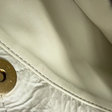 将图像加载到图库查看器中,CHANEL CHANEL19 ChainShoulder Bag WhiteAS1160 Lambskin Shearling