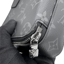 将图像加载到图库查看器中,LOUIS VUITTON Alpha Wearable Wallet NoirM80741 Monogram Eclipse